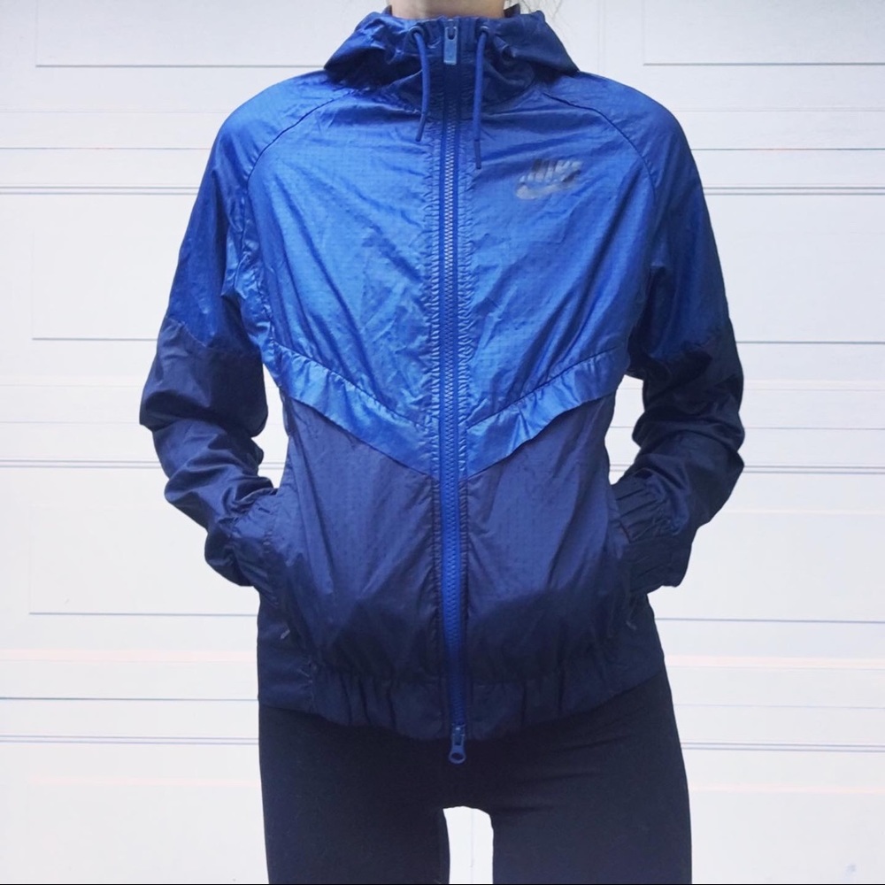 Nike windbreaker jacket with a hood